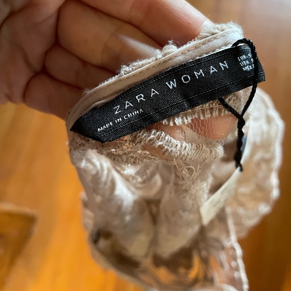 Beautiful detail & sparkle Blouse! - Picture 5 of 8